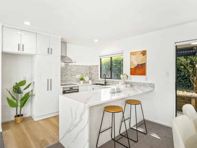 10 Frank Bunce Grove, Flat Bush
