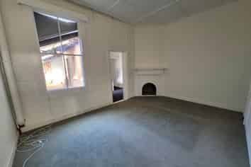 NEWLY RENOVATED LIVE/WORK OPPORTUNITY

