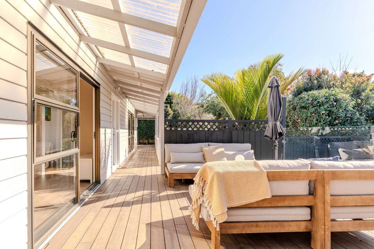 RENOVATED FAMILY HOME WITH POOL - Bild 4