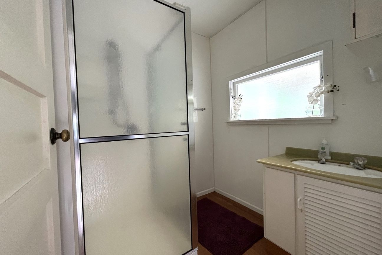 Two Bedroom Home close to Town - Vista 6