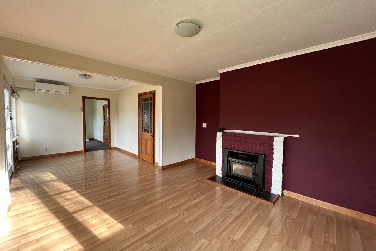 Two Bedroom Home close to Town - Vista 3