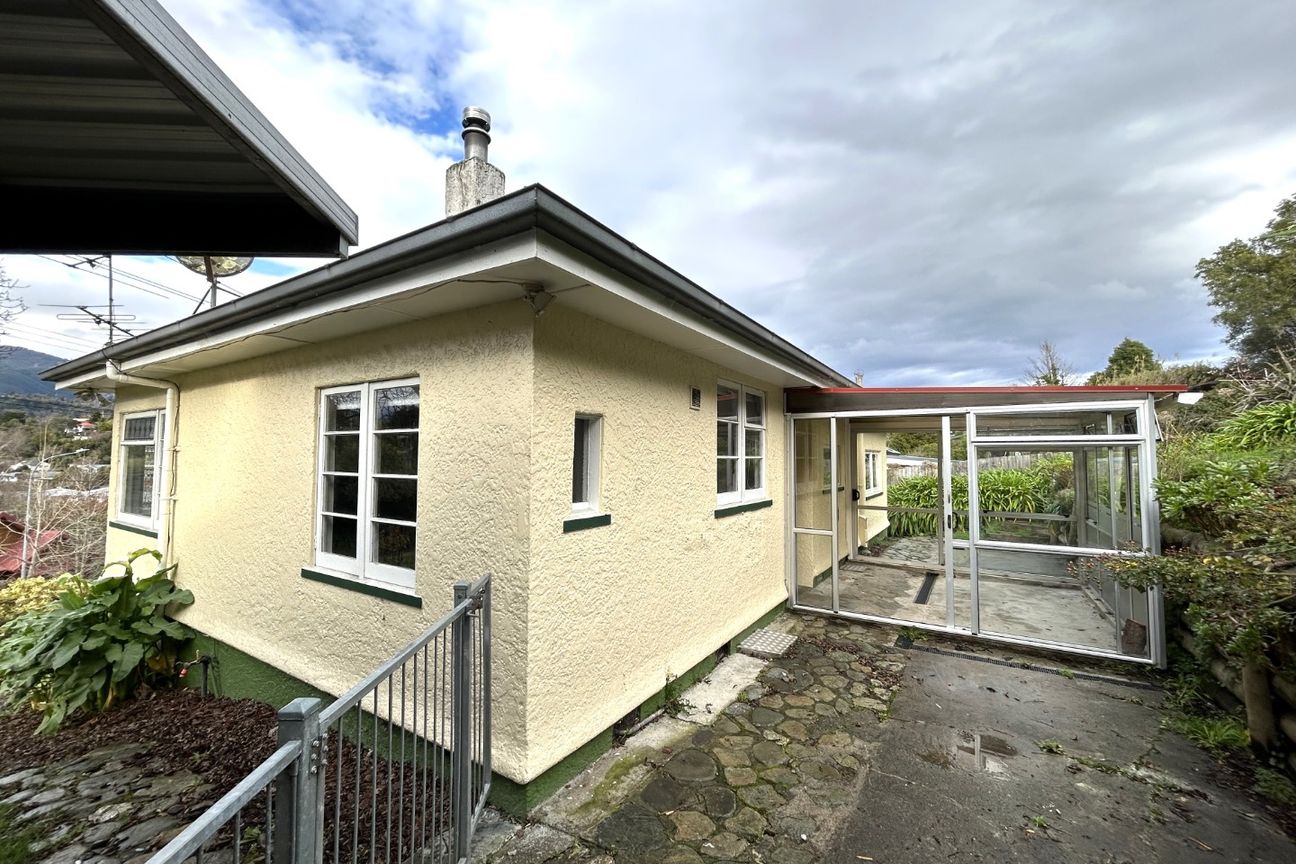 Two Bedroom Home close to Town - Altro