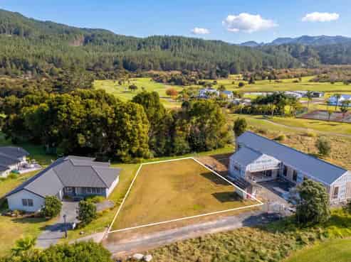 62 Pinehurst Drive, Hikuai