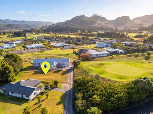 62 Pinehurst Drive, Hikuai