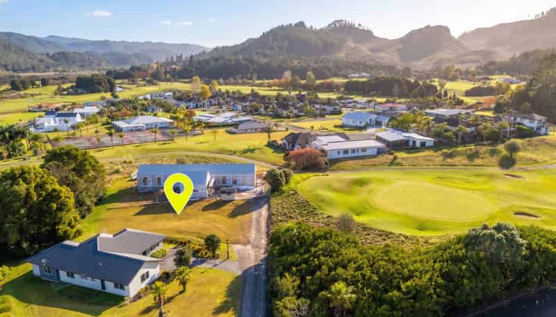 62 Pinehurst Drive, Hikuai