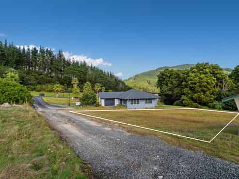 62 Pinehurst Drive, Hikuai