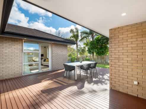 18 Lemon Grove Lane, Greenhithe