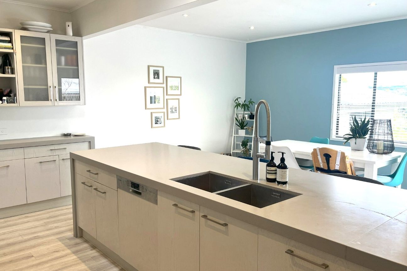 Spacious Two-Level Home - Widok 2
