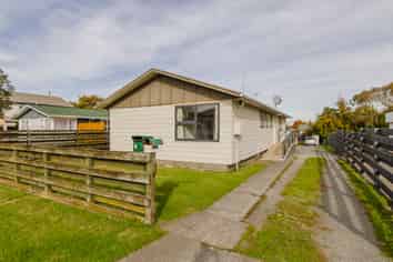 15 Russell Street, Marton