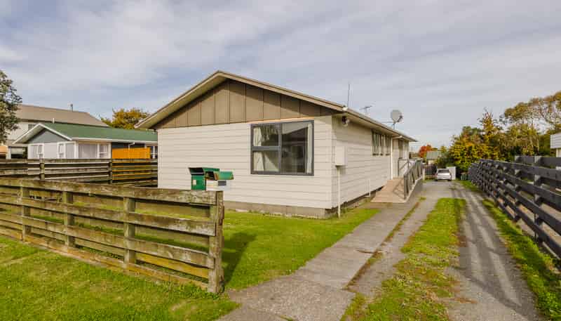 15 Russell Street, Marton