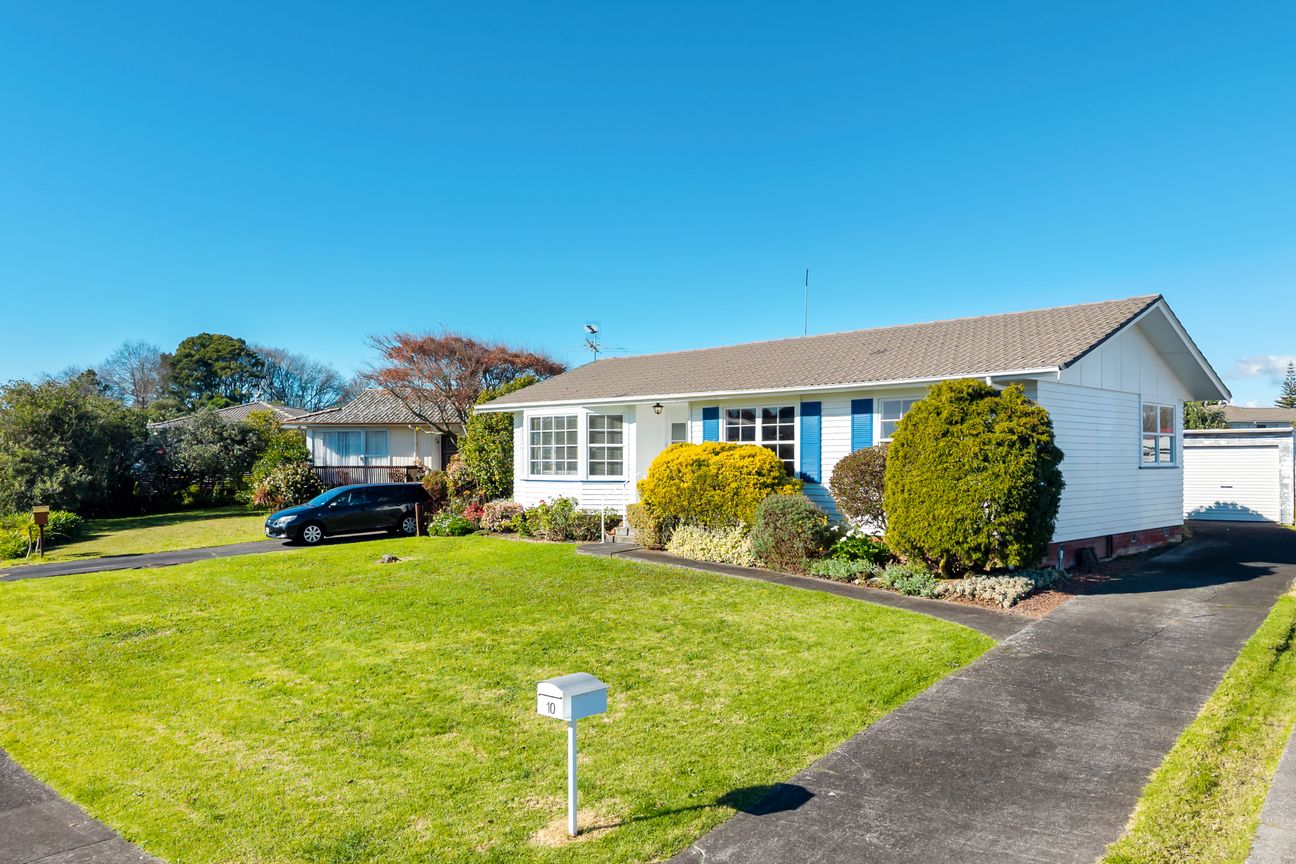 Stunning Solid Family Home with Potential - Widok 2