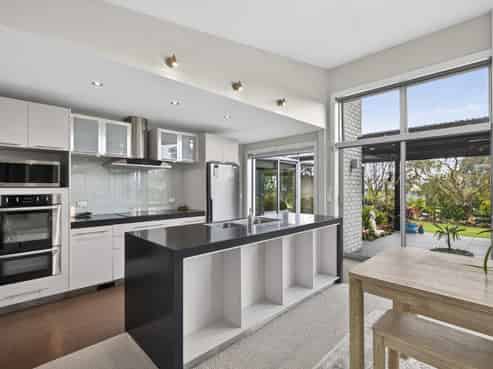 12D Takiroa Street, Urenui