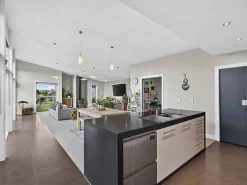 12D Takiroa Street, Urenui