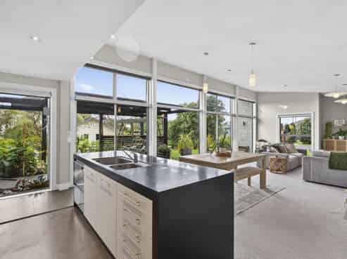 12D Takiroa Street, Urenui