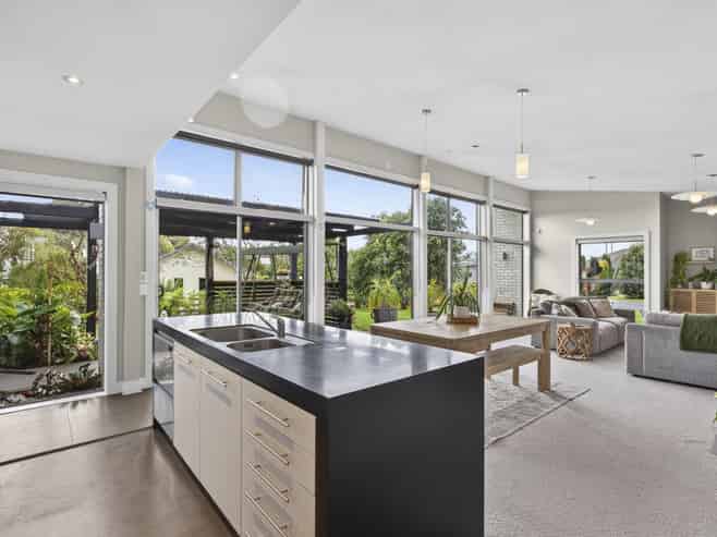 12D Takiroa Street, Urenui