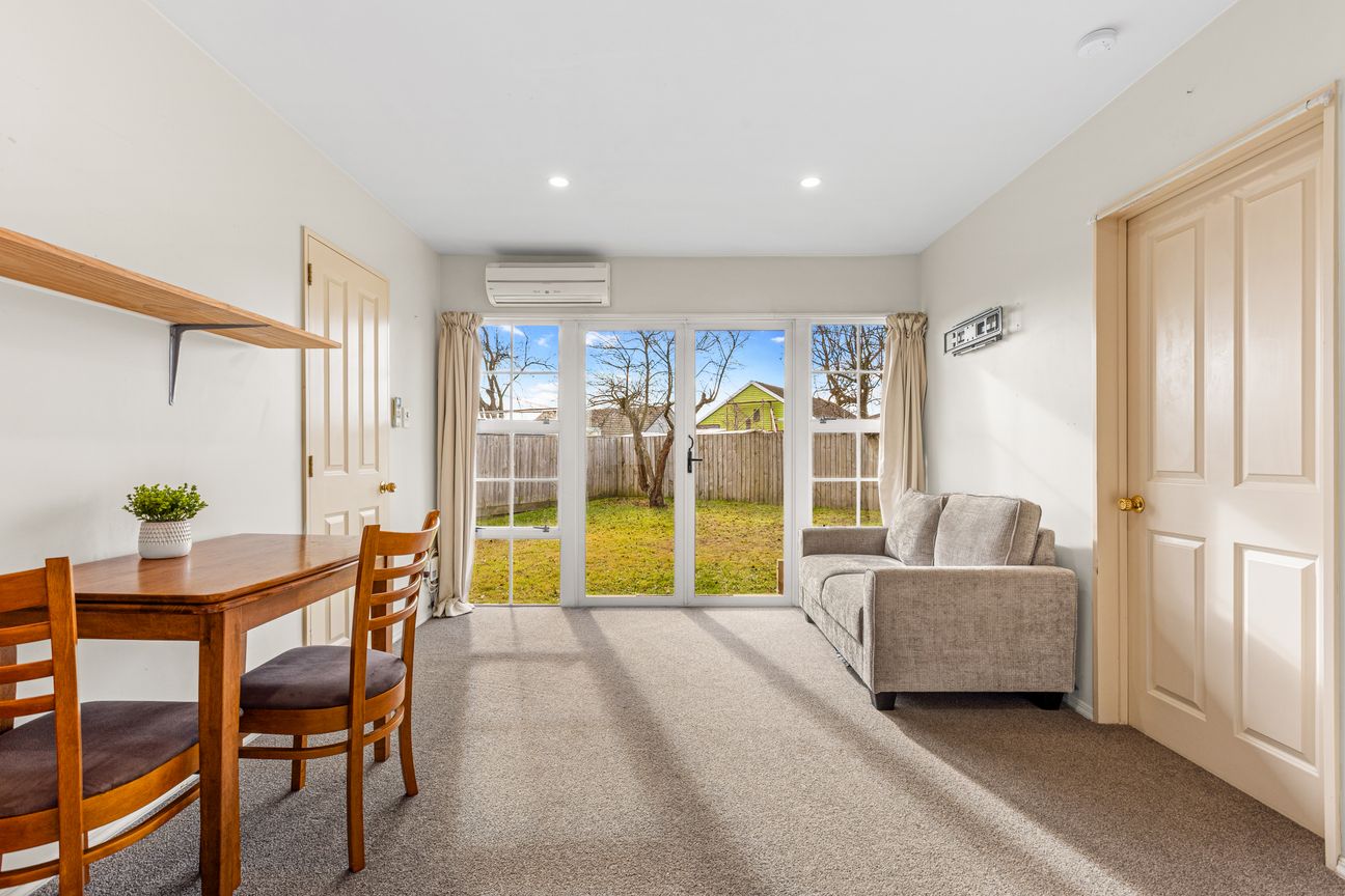 Freehold, Affordable & Ready To Go! - Meer