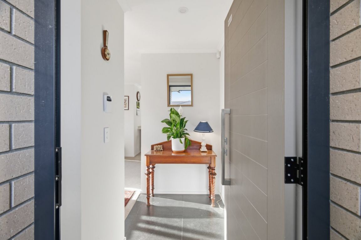Quintessential Kiwi Comfort at 1 Valour Lane - Vista 5