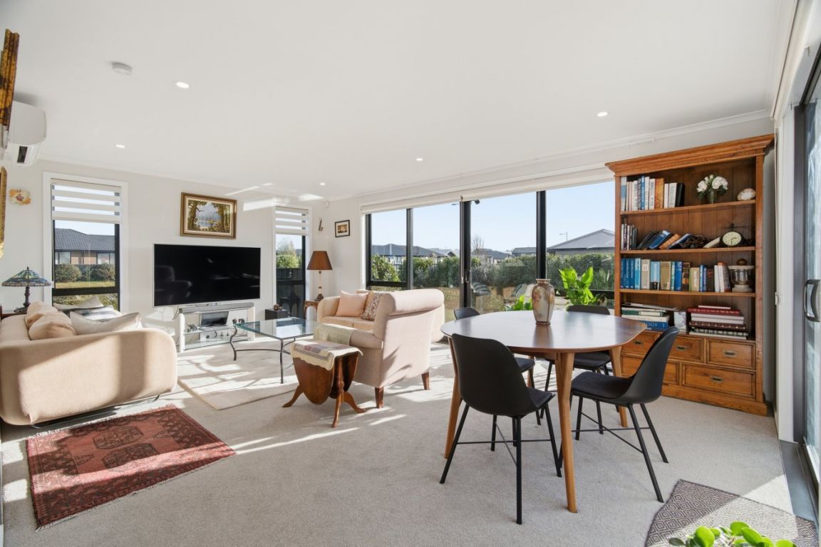 Quintessential Kiwi Comfort at 1 Valour Lane - Vista 2