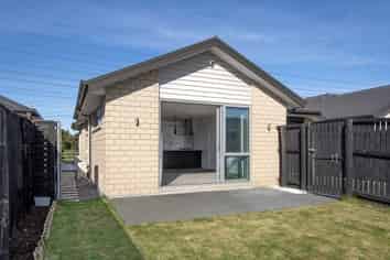 15 Charente Way, Yaldhurst