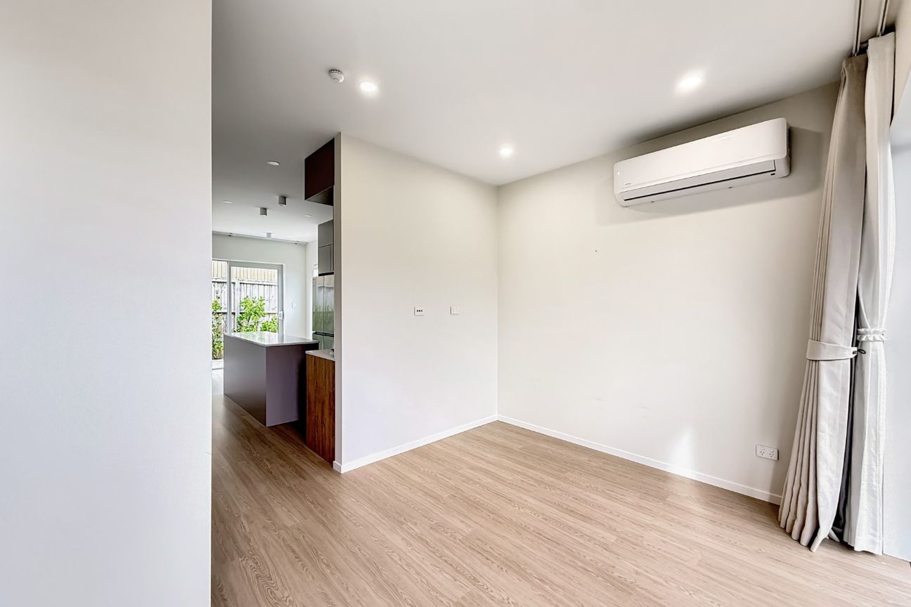Modern 3-Bedroom Family Home in a Prime North Shore Location - Vista 3