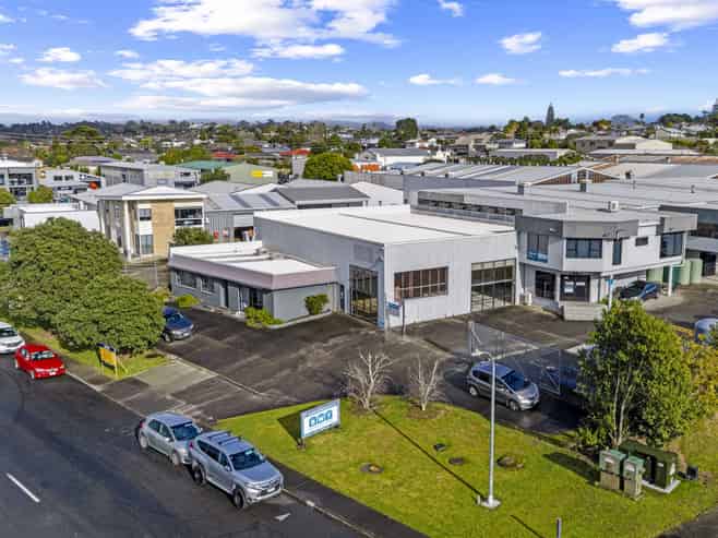 Road front industrial unit - Glendene location