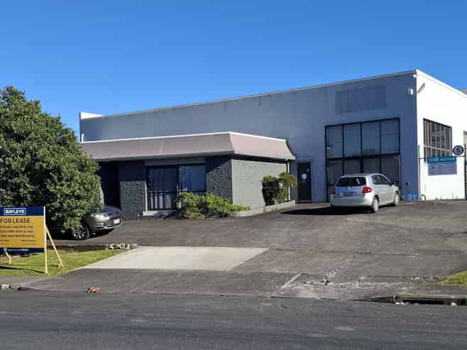 Road front industrial unit - Glendene location