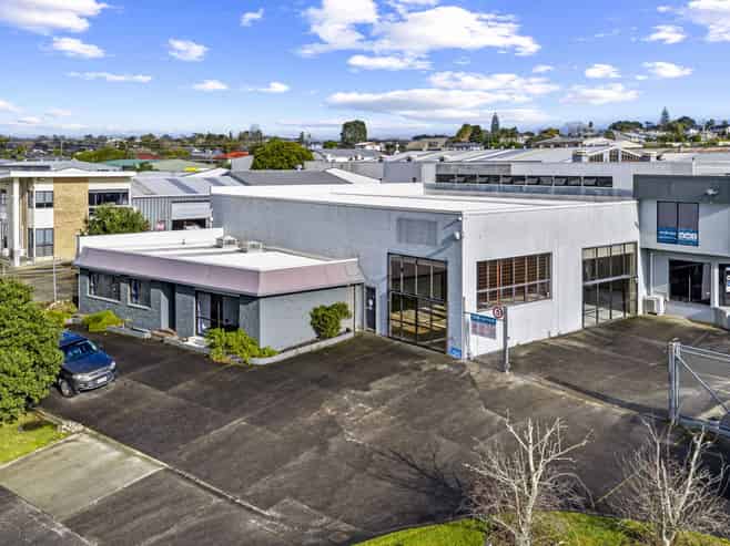 Road front industrial unit - Glendene location