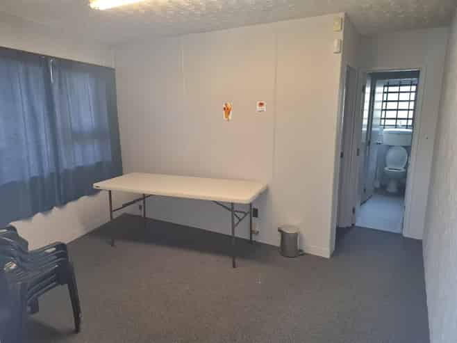 Road front industrial unit - Glendene location