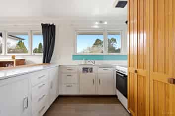 92 Acacia Drive, Levels