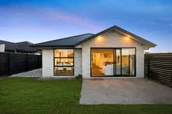 1 Woodford Avenue, Woodend