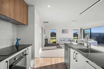 1 Woodford Avenue, Woodend