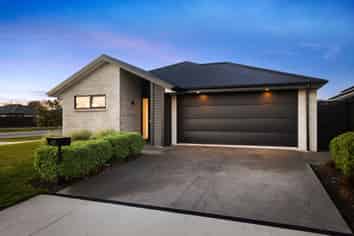 1 Woodford Avenue, Woodend