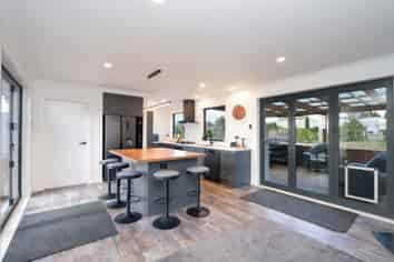 16 Lorne Dacre Road, Lorneville