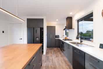16 Lorne Dacre Road, Lorneville