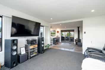 16 Lorne Dacre Road, Lorneville