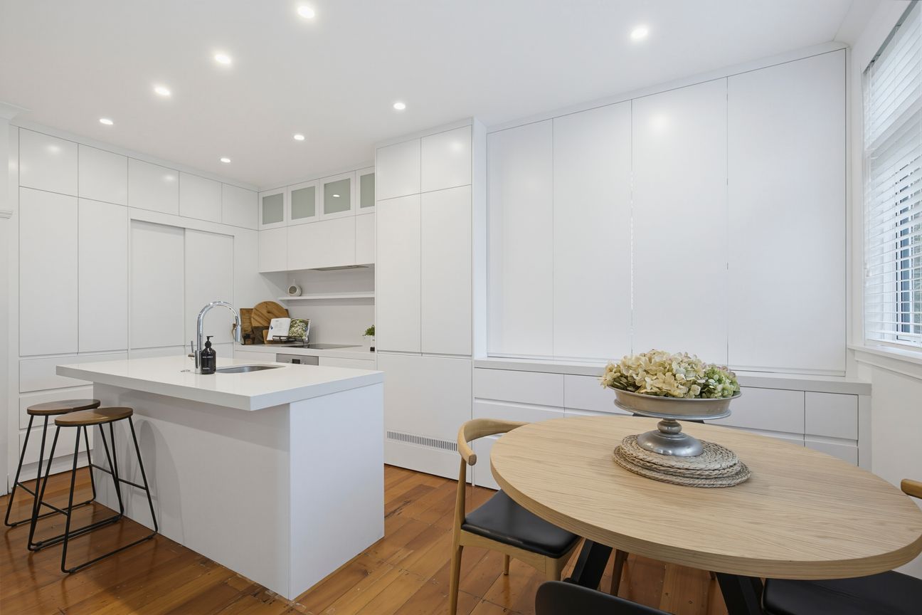 SINGLE LEVEL CHARM, MODERN COMFORT & STUDIO - Bild 5