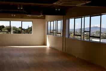 Premium ground floor office with eight car parks