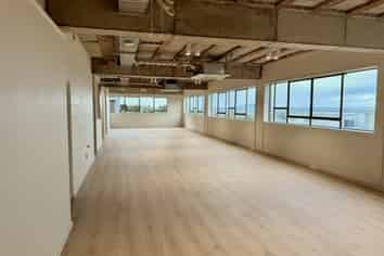 Premium ground floor office with eight car parks