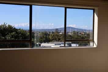 Premium ground floor office with eight car parks