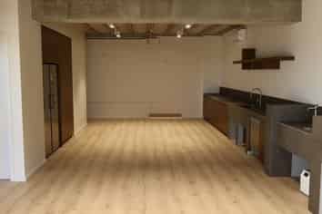 Premium ground floor office with eight car parks