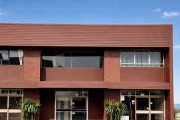 Premium ground floor office with eight car parks