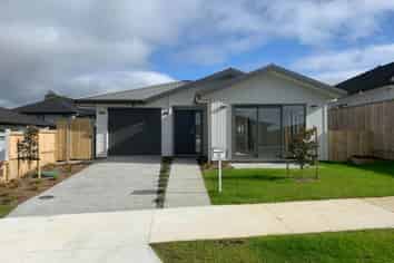 26 Houpuni Road, Milldale