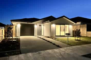 26 Houpuni Road, Milldale
