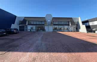 Immaculate Road Front Warehouse & Showroom