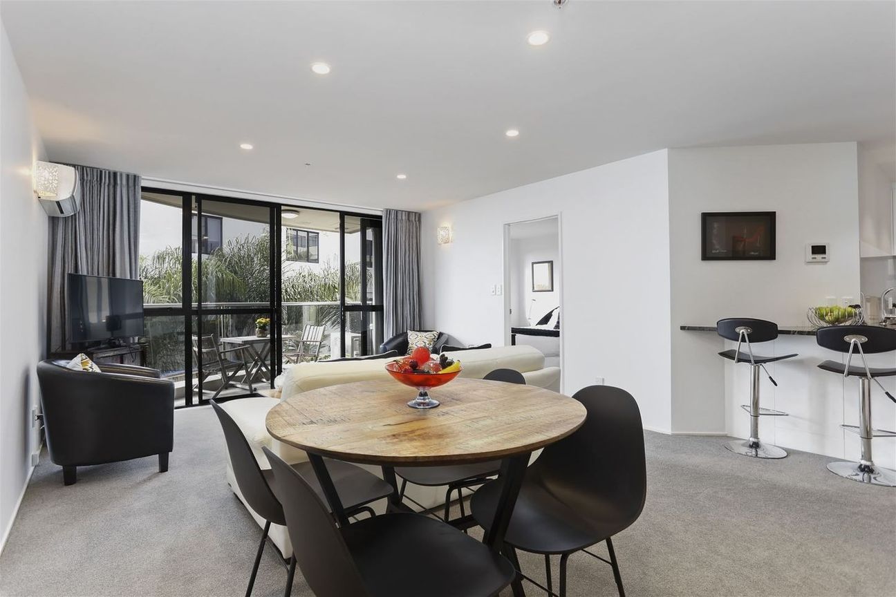 Magical Mon Desir – Two Bedroom + Two Carparks – pohled 3