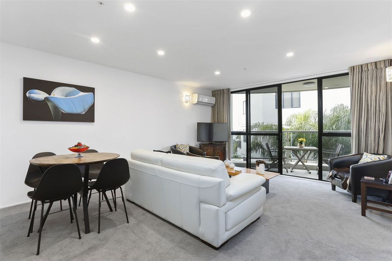 Magical Mon Desir – Two Bedroom + Two Carparks – pohled 2