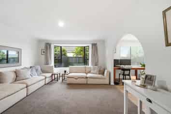 1/54 Aorangi Road, Bryndwr