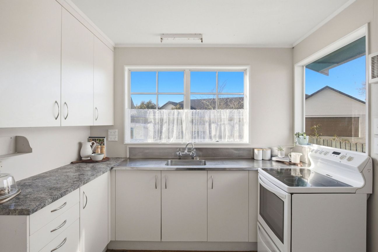 Low maintenance living with bonus studio! - Aanzicht 6