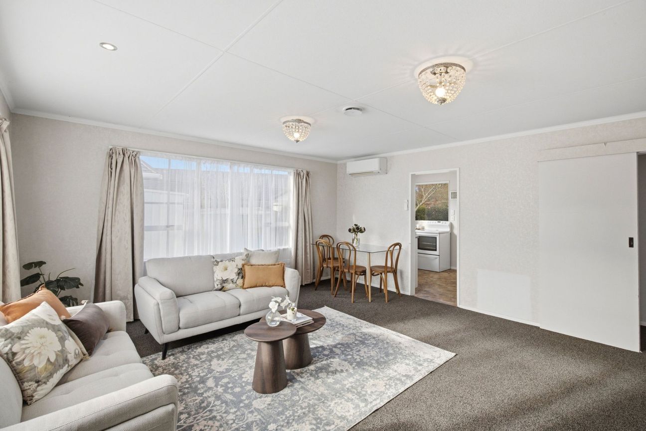 Low maintenance living with bonus studio! - Aanzicht 4