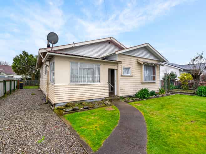 16 Hessey Street, Masterton